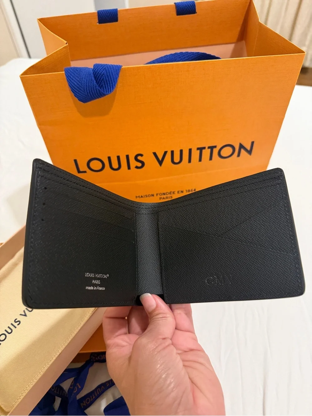 Louis Vuitton compact bi